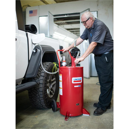 Chariot &agrave; carburant en acier de 25 gallons avec pompe rotative bidirectionnelle et filtre Distribution Jean Lapalme