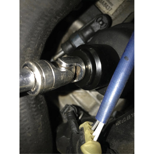 Douille pour filtre &agrave; carburant Cummins 6,7 L - 28 mm Distribution Jean Lapalme