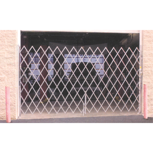 Barri&egrave;res de s&eacute;curit&eacute; galvanis&eacute;es repliables, Repliable simple fixe, 4' lo x 6' h d&eacute;ploy&eacute; Distribution Jean Lapalme