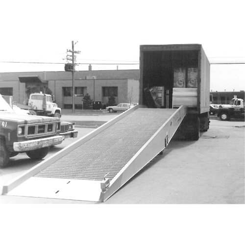 Rampe de chargement mobile, 20 000 lb Capacit&eacute;, 84" la x 36' lo Distribution Jean Lapalme