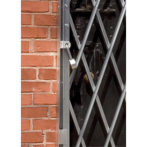 Barri&egrave;res de porte robustes, Simple, 4' lo x 5' 9" h d&eacute;ploy&eacute; Distribution Jean Lapalme