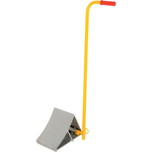 Cale de roues en aluminium avec poign&eacute;e, 7" la x 11-7/8" p x 7-11/16" h Distribution Jean Lapalme