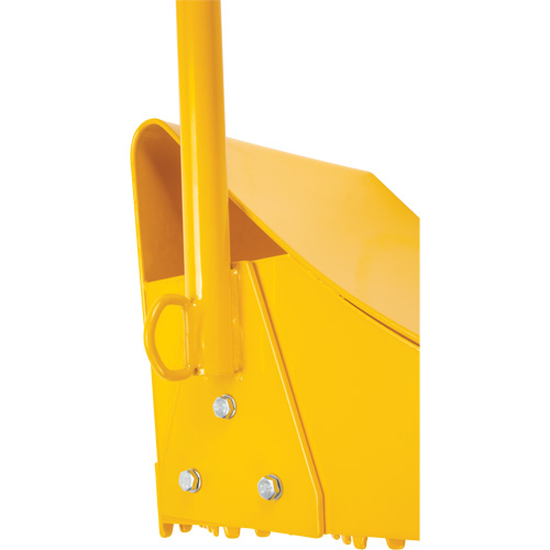 Ice Chock with Ergonomic Handle, Steel, Yellow, 8-1/16" W x 10-5/8" D x 8-13/16" H Distribution Jean Lapalme