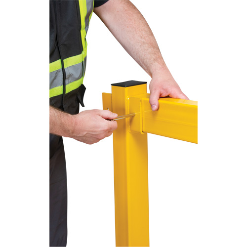 Poteau de coin pour garde-corps l&eacute;gers, Acier, 42" h, Jaune s&eacute;curit&eacute; OSHA Distribution Jean Lapalme