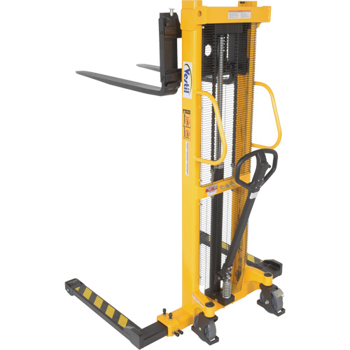Gerbeur hydraulique manuel, Fonctionnement Pompe manuelle, Capacit&eacute; 2000 lb, Lev&eacute;e max 63" Distribution Jean Lapalme