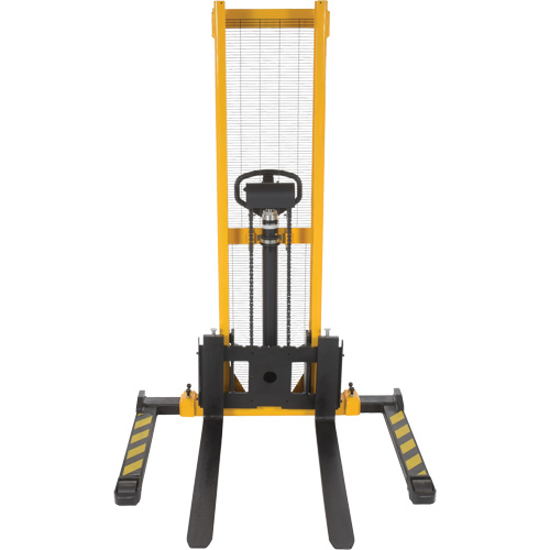 Gerbeur hydraulique manuel, Fonctionnement Pompe manuelle, Capacit&eacute; 2000 lb, Lev&eacute;e max 63" Distribution Jean Lapalme