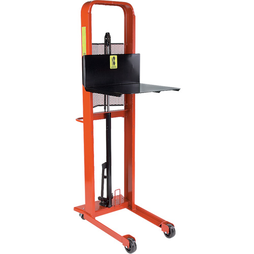 Gerbeur hydraulique &agrave; plateforme, M&eacute;canisme Pompe au pied, Capacit&eacute; de 1000 lb, Levage max de 80" Distribution Jean Lapalme