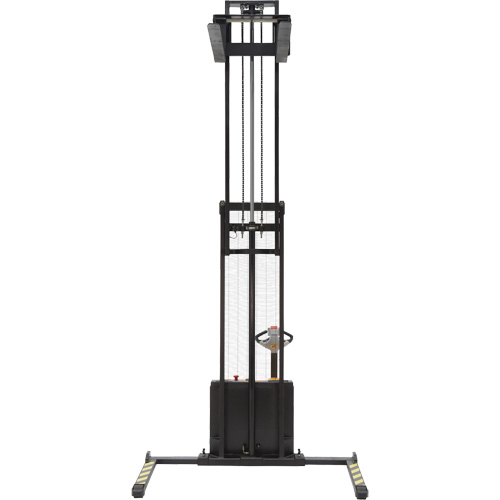 Gerbeur &agrave; m&acirc;t double, Fonctionnement &eacute;lectrique, Capacit&eacute; 2200 lb, Lev&eacute;e max 150" Distribution Jean Lapalme