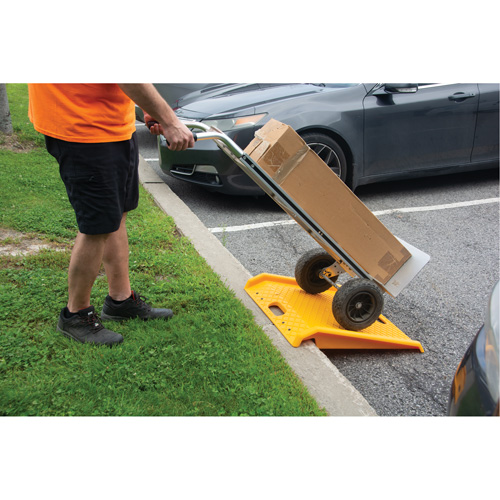 Portable Poly Hand Truck Curb Ramp, 1000 lbs. Capacity, 27" W x 27" L Distribution Jean Lapalme