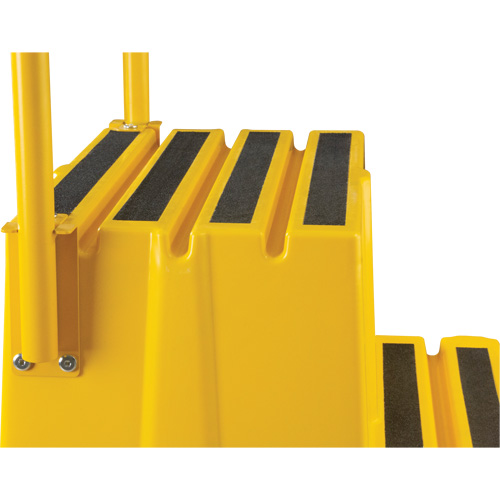 Escabeau industriel, 4 marches, 44" x 22-1/4" x Hauteur 65-1/8" Distribution Jean Lapalme