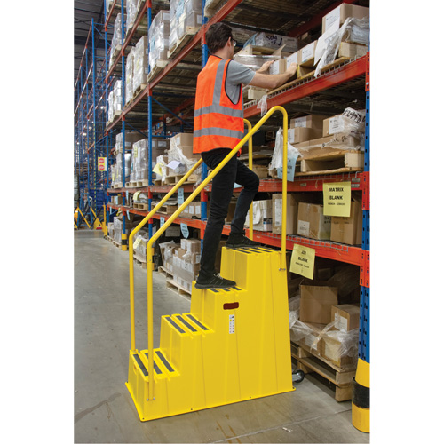 Escabeau industriel, 4 marches, 44" x 22-1/4" x Hauteur 65-1/8" Distribution Jean Lapalme
