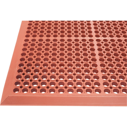 Competitor Series Mats, Slotted, 3' x 5' x 7/8", Orange, Natural Rubber Distribution Jean Lapalme