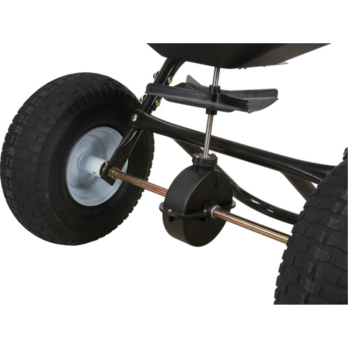 Broadcast Spreader with Stainless Steel Hardware, 27000 sq. ft., 125 lbs. capacity Distribution Jean Lapalme