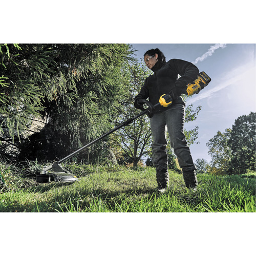 Max* Cordless Brushless Attachment-Capable String Trimmer, 17", Battery Powered, 60 V Distribution Jean Lapalme