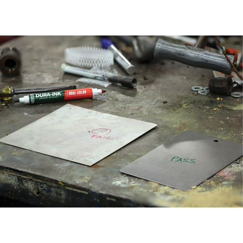 Marqueur &agrave; encre permanente et double couleur Markal Dura-Ink, Vert/Rouge, Pointe Ronde Distribution Jean Lapalme