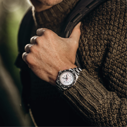 Grande montre automatique de plong&eacute;e &eacute;dition arctique GSAR avec bracelet en acier inoxydable, Num&eacute;rique, &agrave; piles, 41 mm, Argent Distribution Jean Lapalme