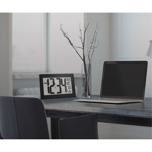 Self-Setting & Self-Adjusting Wall Clock with Stand, Digital, Battery Operated, Black Distribution Jean Lapalme