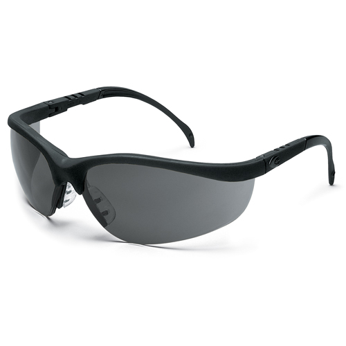 Lunettes de s&eacute;curit&eacute; Klondike, Lentille Grise/fum&eacute;e, Anti-&eacute;gratignures, R&eacute;pond ou surpasse la norme CSA Z94.3 Distribution Jean Lapalme