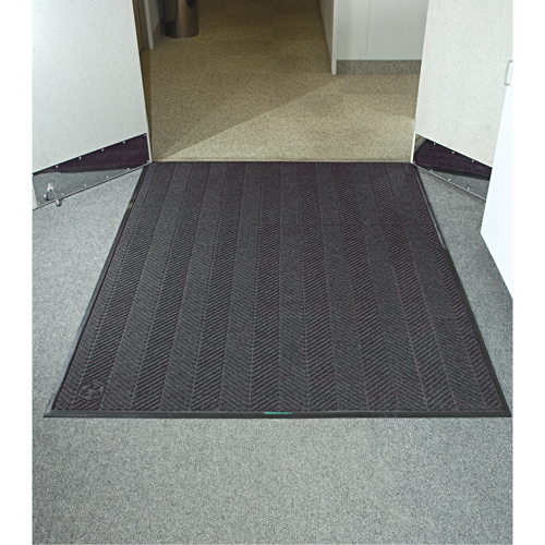 WaterHog&reg; Max Herringbone Classic Mat, Wiper/Scraper, 4' x 6' x 3/8", Grey Ash Distribution Jean Lapalme