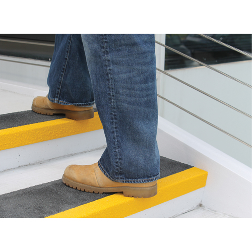 Safestep&reg; Anti-Slip Step Cover, 10" W x 32" L, Black & Yellow Distribution Jean Lapalme