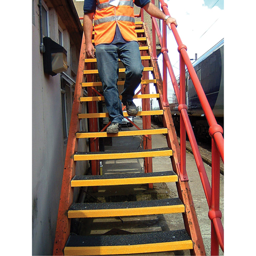 Safestep&reg; Anti-Slip Step Cover, 10" W x 32" L, Black & Yellow Distribution Jean Lapalme