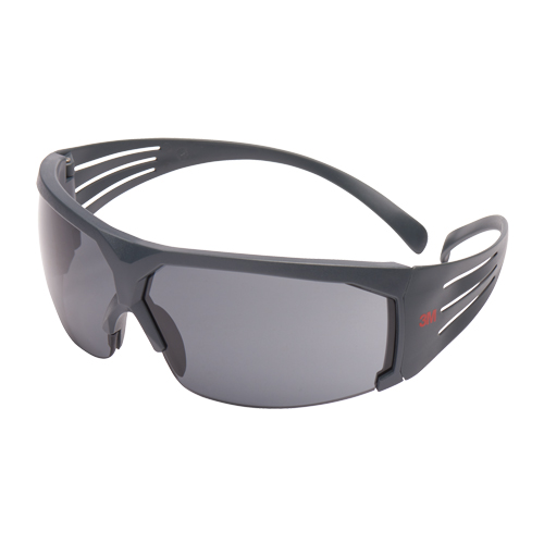 Lunettes de s&eacute;curit&eacute; s&eacute;rie 600 SecureFit, Lentille Gris, Antibu&eacute;e, ANSI Z87+/R&eacute;pond ou surpasse la norme CSA Z94.3 Distribution Jean Lapalme