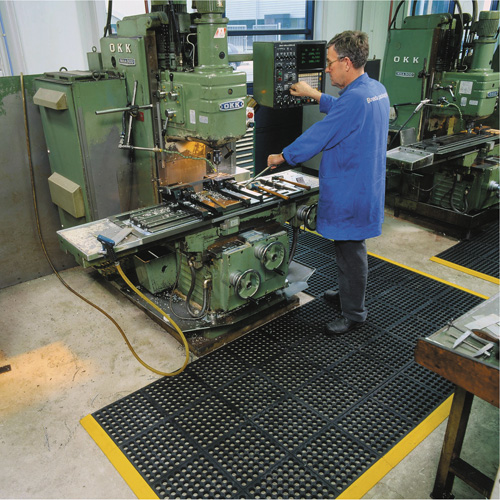 Tapis antifatigue &agrave; imbrication Cushion-Ease 550, &agrave; fentes, 3' x 3' x 3/4", Noir, Caoutchouc Distribution Jean Lapalme