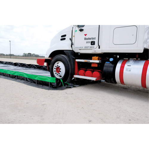 Ultimate Copolymer 2000 Ultra-Containment Berm&reg;, 12' W x 30' L x 12" H, Hinge Bracket Distribution Jean Lapalme