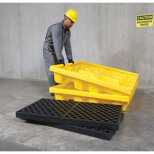 Ultra-Spill Pallet emboitable, 4 barils, Capacit&eacute; de d&eacute;versement 66 gal. US, 51" x 51" x 10" Distribution Jean Lapalme