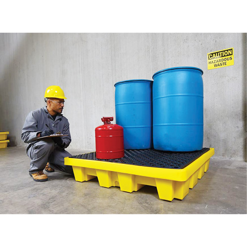Ultra-Spill Pallet emboitable, 4 barils, Capacit&eacute; de d&eacute;versement 66 gal. US, 51" x 51" x 10" Distribution Jean Lapalme