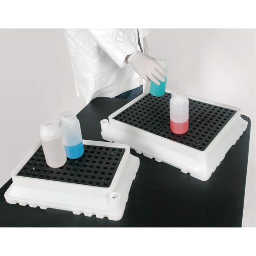 P2 Ultra-Spill Tray&reg;, 17" L x 12" W x 4" H, 1.8 US gal. Spill Capacity Distribution Jean Lapalme
