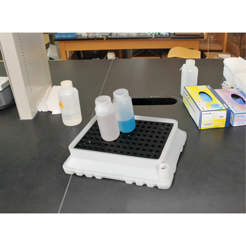 P2 Ultra-Spill Tray&reg;, 17" L x 12" W x 4" H, 1.8 US gal. Spill Capacity Distribution Jean Lapalme