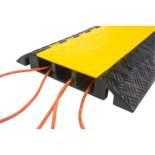 Protecteur de c&acirc;bles en polyur&eacute;thane, 5 canaux, 35,43" lo x 19,69" la x 2" h Distribution Jean Lapalme