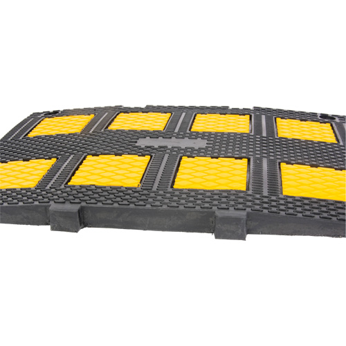 Dos d'&acirc;ne central, Caoutchouc, 3' lo x 20" la x 2" h Distribution Jean Lapalme