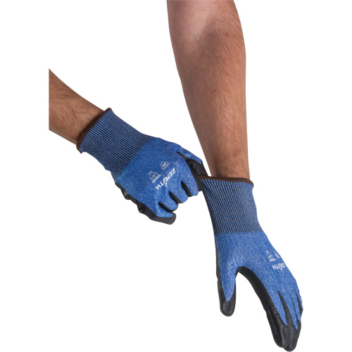 Gants l&eacute;gers et haute dext&eacute;rit&eacute; r&eacute;sistants &agrave; la coupe, Taille 9, Calibre 18, Rev&ecirc;tement Mousse de nitrile, Enveloppe en Acier inoxydable/PEHP/Tungst&egrave;ne, ASTM ANSI niveau A9 Distribution Jean Lapalme