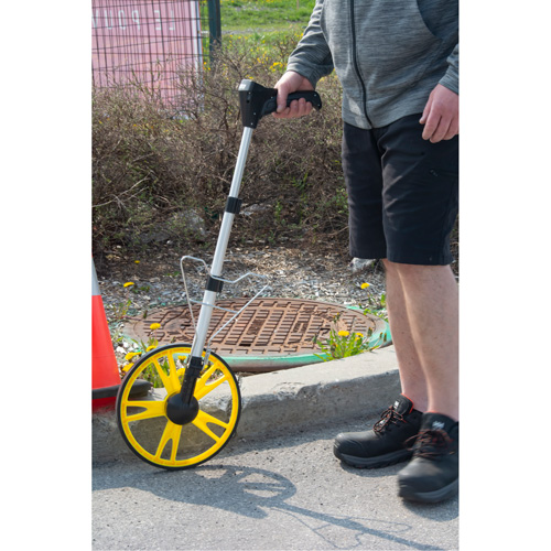 Roue d'arpentage num&eacute;rique, 12,5"/31,8 cm, Gamme de 99999,9 m, Pieds/m&egrave;tres Distribution Jean Lapalme