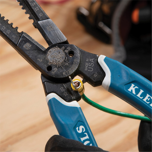 Outil polyvalent Klein-Kurve pour d&eacute;nuder, couper et sertir les fils, 8-1/4" lo, 8 - 20 AWG Distribution Jean Lapalme