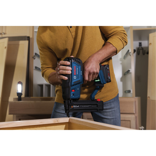 Ensemble cloueuse de finition de calibre 18 avec batterie Standard Power, 18 V, Lithium-ion Distribution Jean Lapalme