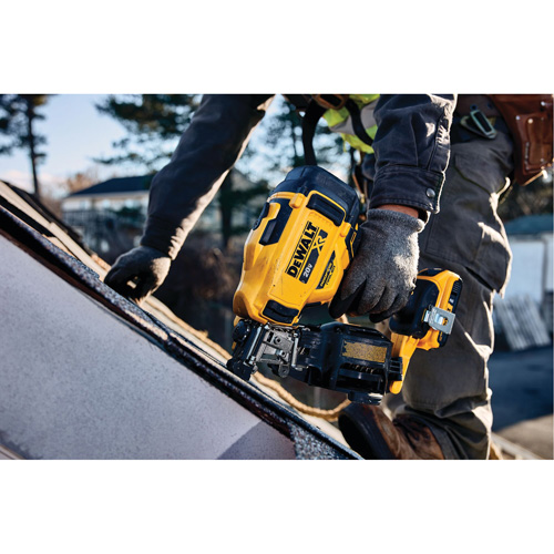 15° Cordless Coil Roofing Nailer Kit, 20 V, Lithium-Ion Distribution Jean Lapalme