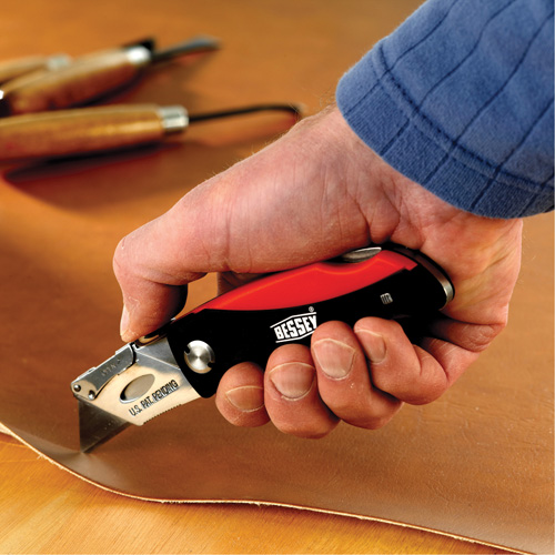 Couteau utilitaire pliant, 2-3/8" lame, poign&eacute;e en Plastique/Coussin&eacute;e Distribution Jean Lapalme