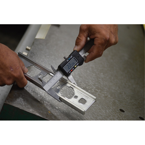 Digital Caliper, 0.0005" (0.01 mm) Resolution, 0" - 6" (0 mm - 150 mm) Range Distribution Jean Lapalme