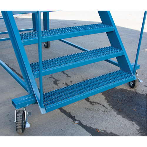 &eacute;chelle &agrave; neige, Acier, 10 Marches, 99" ha, 85-1/2" p, 48" Marche, Stri&eacute; Distribution Jean Lapalme