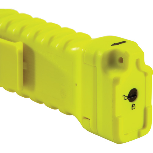 Magnetic Right Angle Flashlight, LED, 336 Lumens, AA Batteries Distribution Jean Lapalme