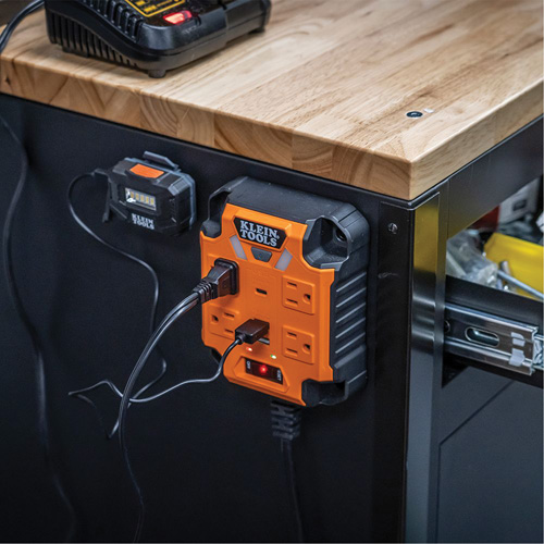 Powerbox 1 Magnetic Power Strip, 4 Outlet(s), 5', 120 V Distribution Jean Lapalme