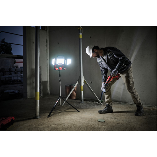 Lampe de travail &agrave; DEL professionnelle &agrave; panneaux pliants lumens sans fil 18V sur tr&eacute;pied, DEL, 3600 lumens Distribution Jean Lapalme