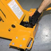 Yellow Jackit Transmission Jack, 2.2 Ton(s) Lifting Capacity Distribution Jean Lapalme