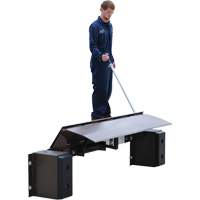 Niveleur de quai m&eacute;canique Edge-O-Dock, 99" la, 72" Largeur de la plateforme, 29" Port&eacute;e Distribution Jean Lapalme