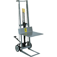 Gerbeur hydraulique &agrave; plateforme, M&eacute;canisme Pompe au pied, Capacit&eacute; de 400 lb, Levage max de 40" Distribution Jean Lapalme