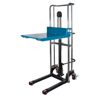 Gerbeur hydraulique &agrave; plateforme, M&eacute;canisme Pompe au pied, Capacit&eacute; de 880 lb, Levage max de 60" Distribution Jean Lapalme