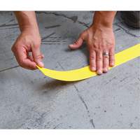 Marqueur robuste pour le sol Tough-Mark, Rectangle, 48" lo x 2" la, Jaune, Poly&eacute;thyl&egrave;ne Distribution Jean Lapalme
